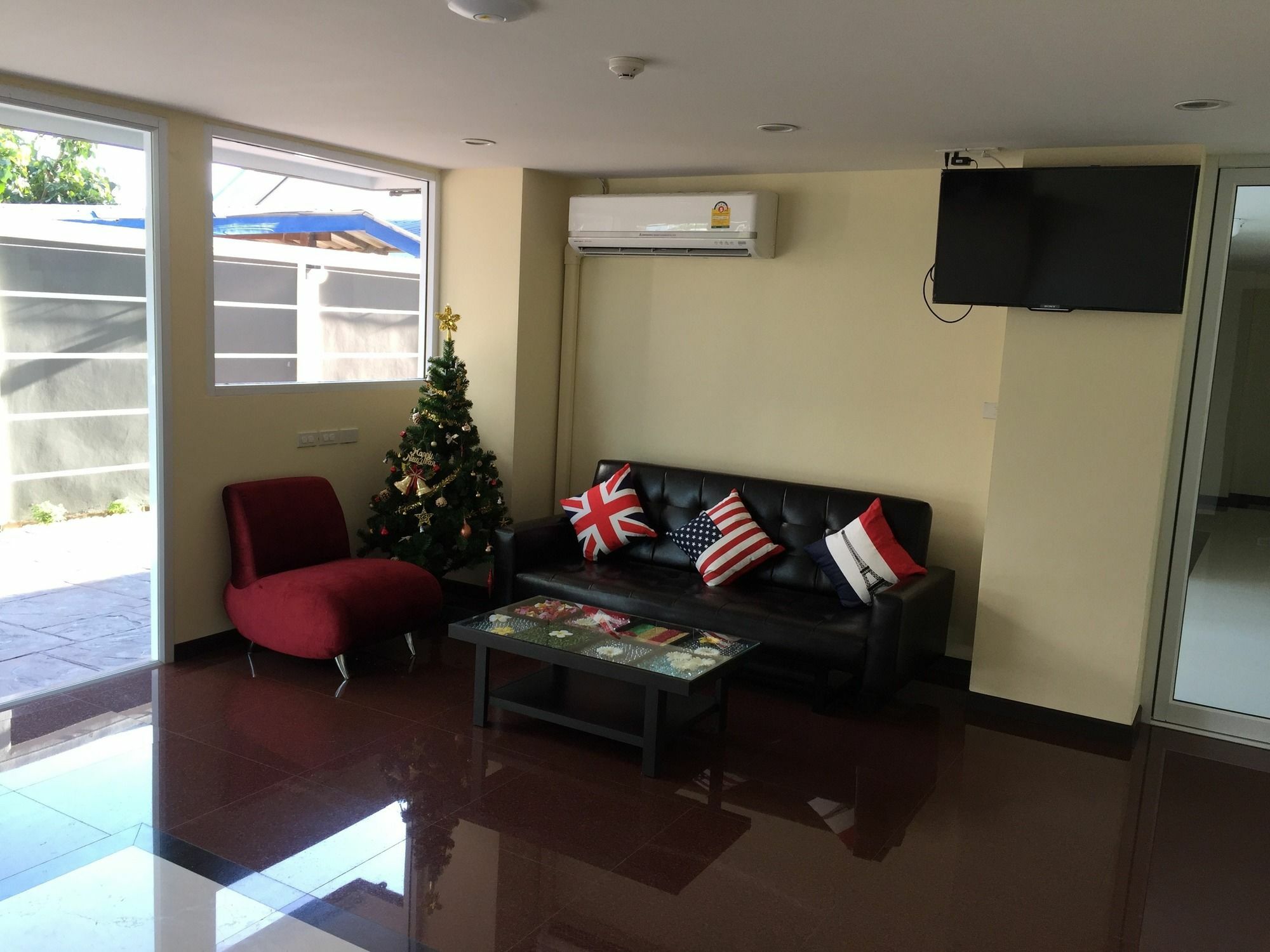 Modernbright Laemchabang Aparthotel Bang Lamung Exterior foto