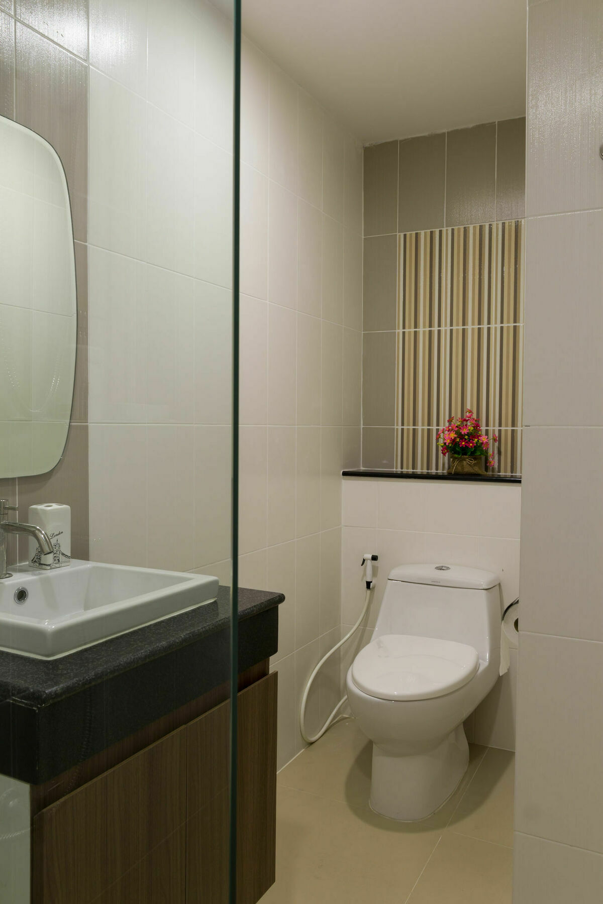Modernbright Laemchabang Aparthotel Bang Lamung Exterior foto